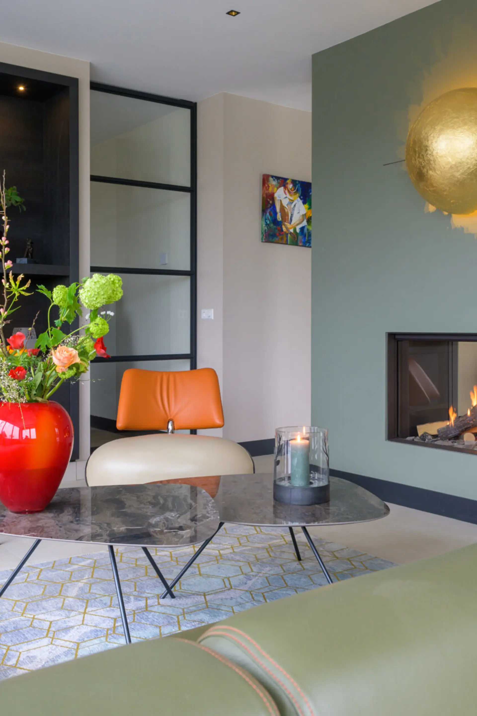 Kleurrijke woning met gas- en houtkachel