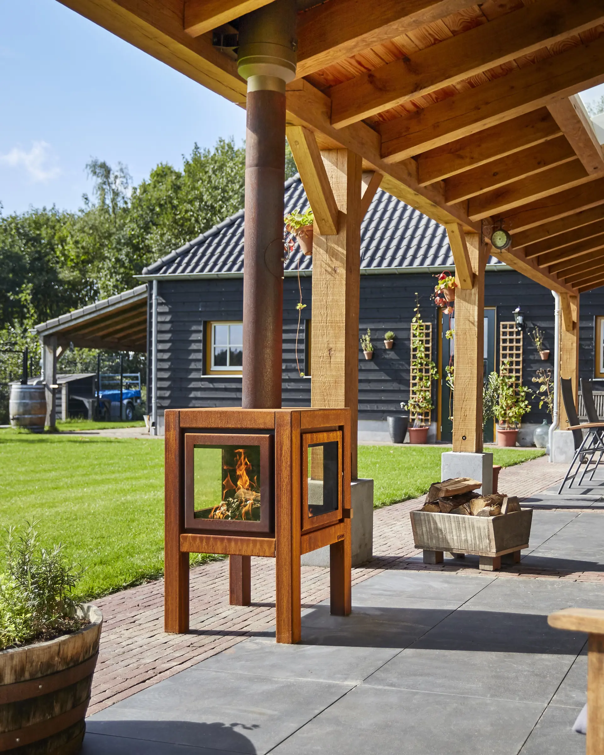 Kan een houtkachel onder mijn veranda?