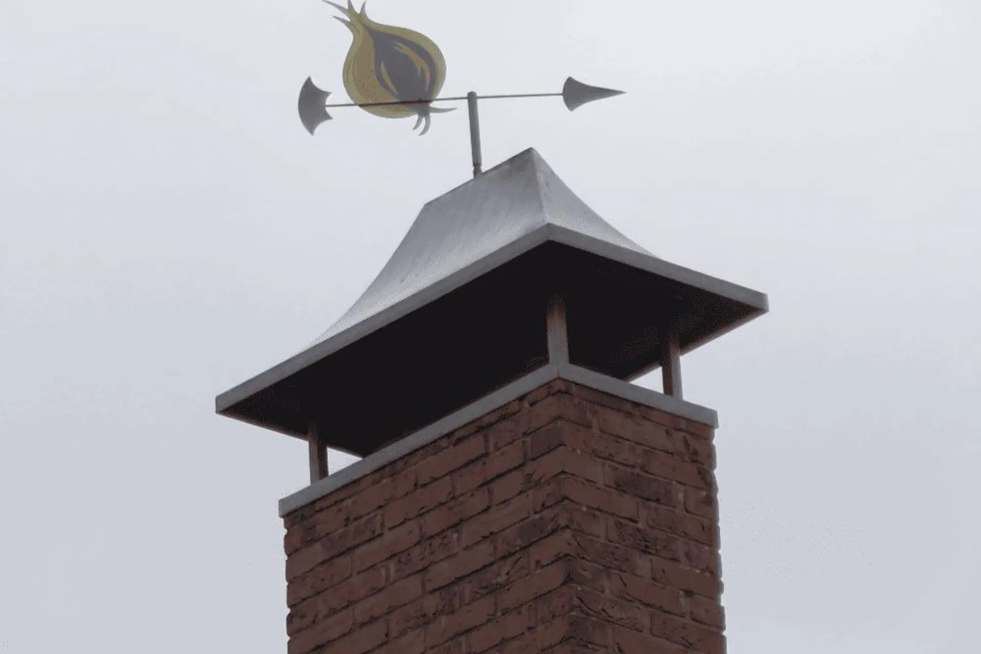 030 schoorsteenkap inclusief poten RVS.png