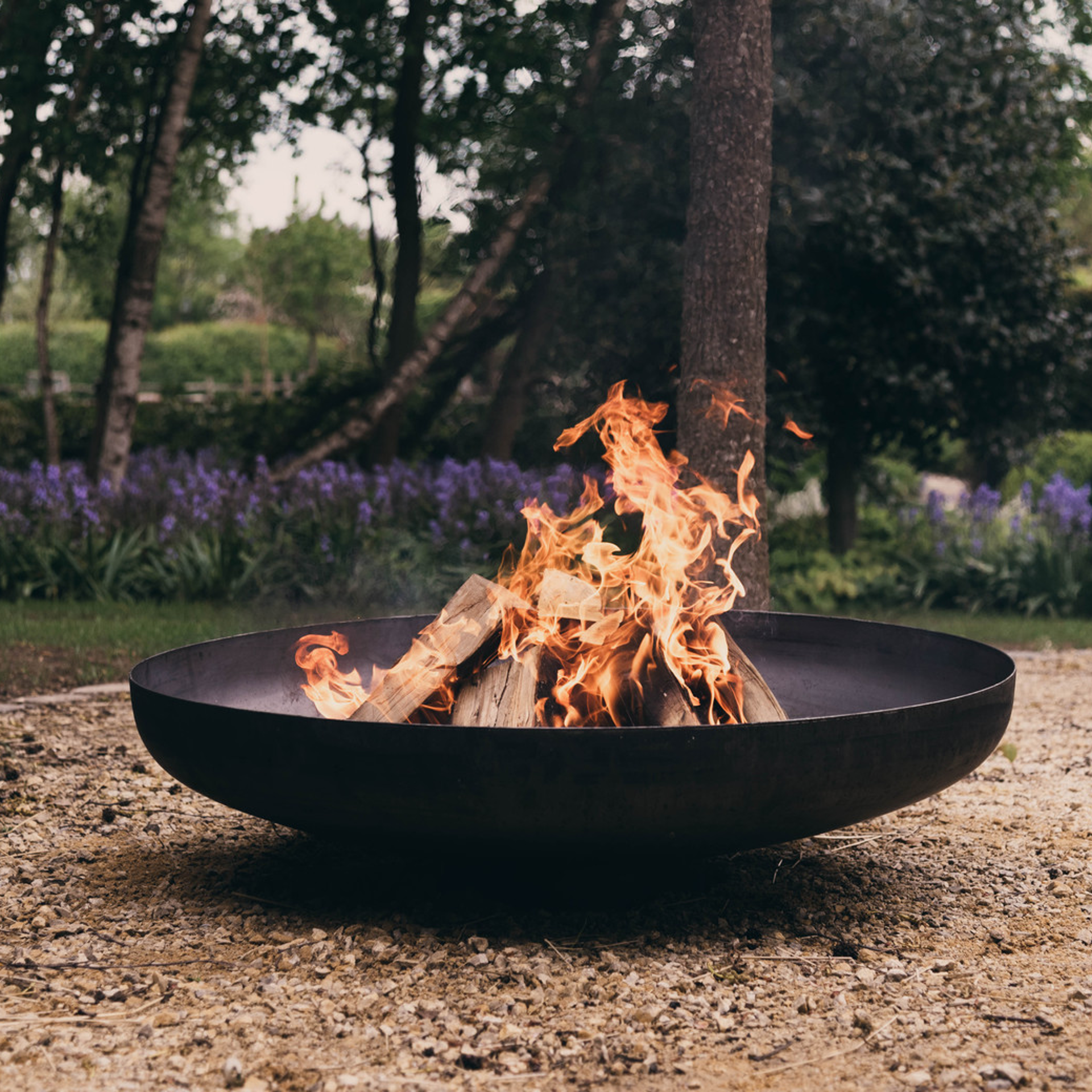 OUTR Jesco Vuurschaal 55 cm op voet